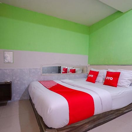 OYO 1495 Hotel Lendosis Palembang Buitenkant foto