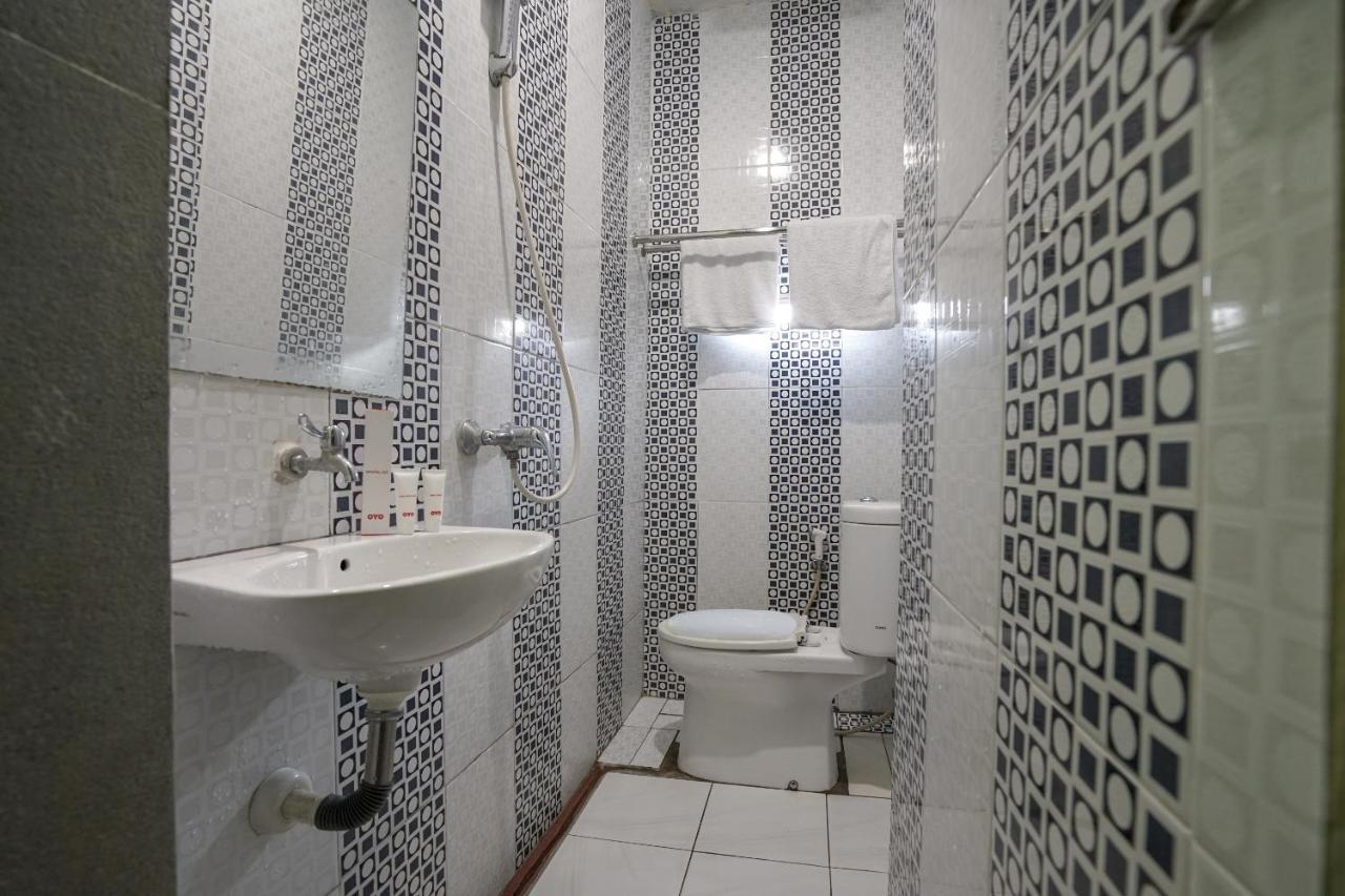 OYO 1495 Hotel Lendosis Palembang Buitenkant foto