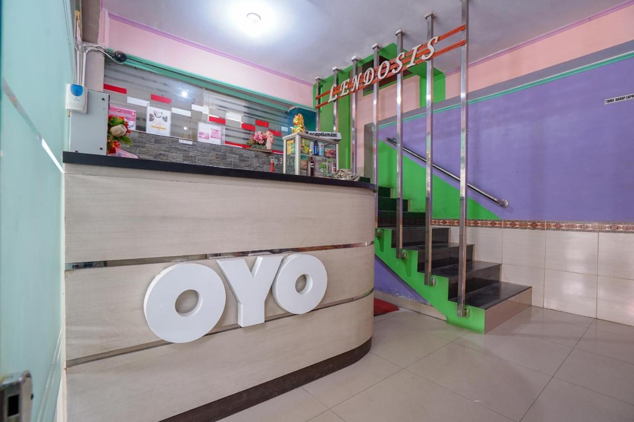OYO 1495 Hotel Lendosis Palembang Buitenkant foto