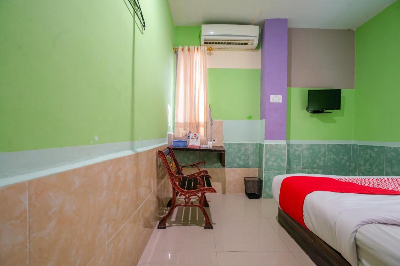 OYO 1495 Hotel Lendosis Palembang Buitenkant foto