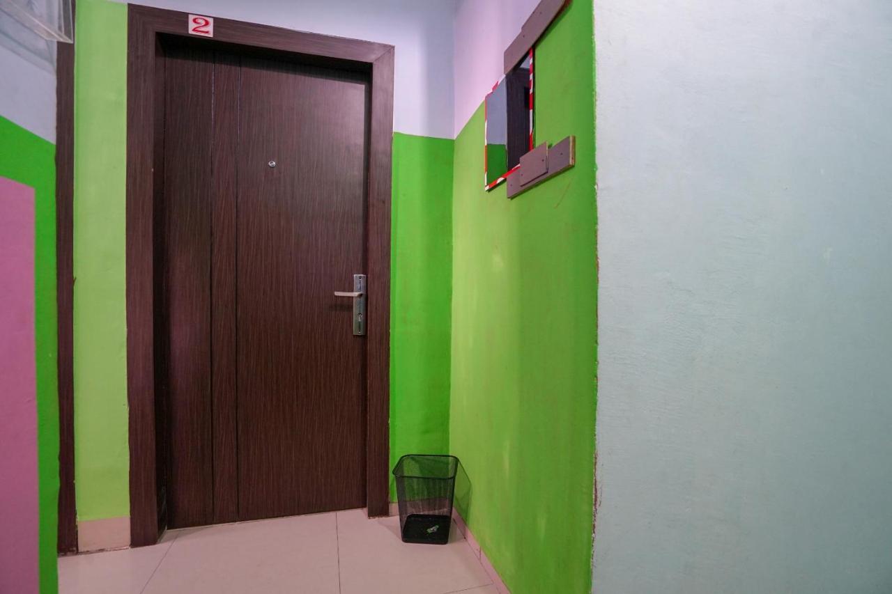 OYO 1495 Hotel Lendosis Palembang Buitenkant foto