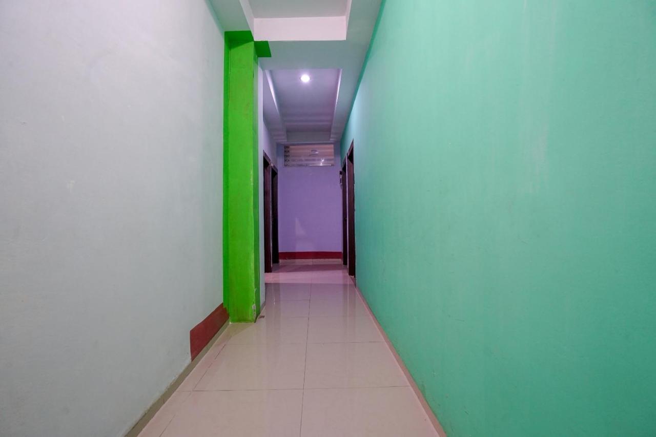 OYO 1495 Hotel Lendosis Palembang Buitenkant foto