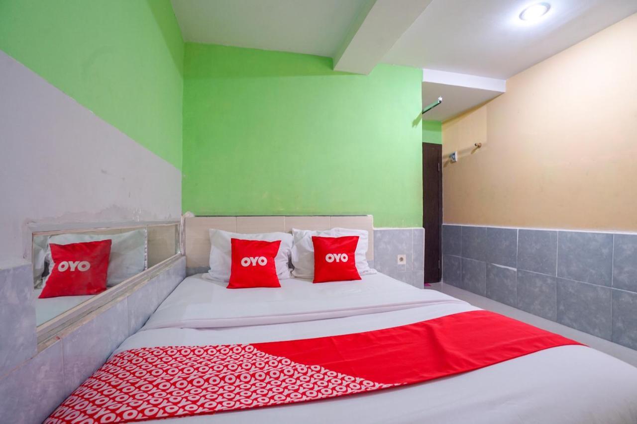 OYO 1495 Hotel Lendosis Palembang Buitenkant foto