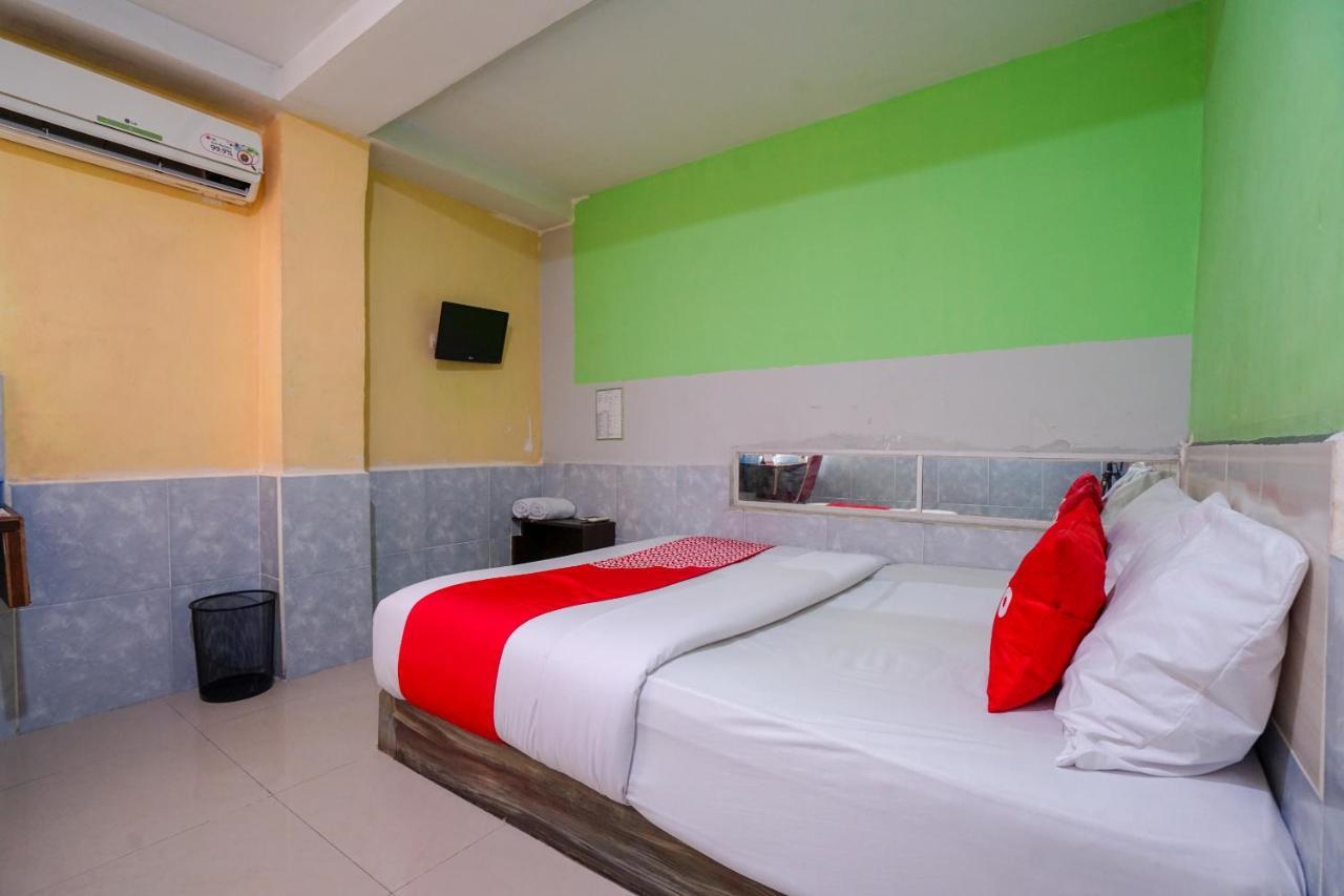 OYO 1495 Hotel Lendosis Palembang Buitenkant foto