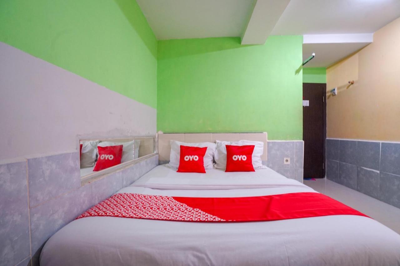 OYO 1495 Hotel Lendosis Palembang Buitenkant foto