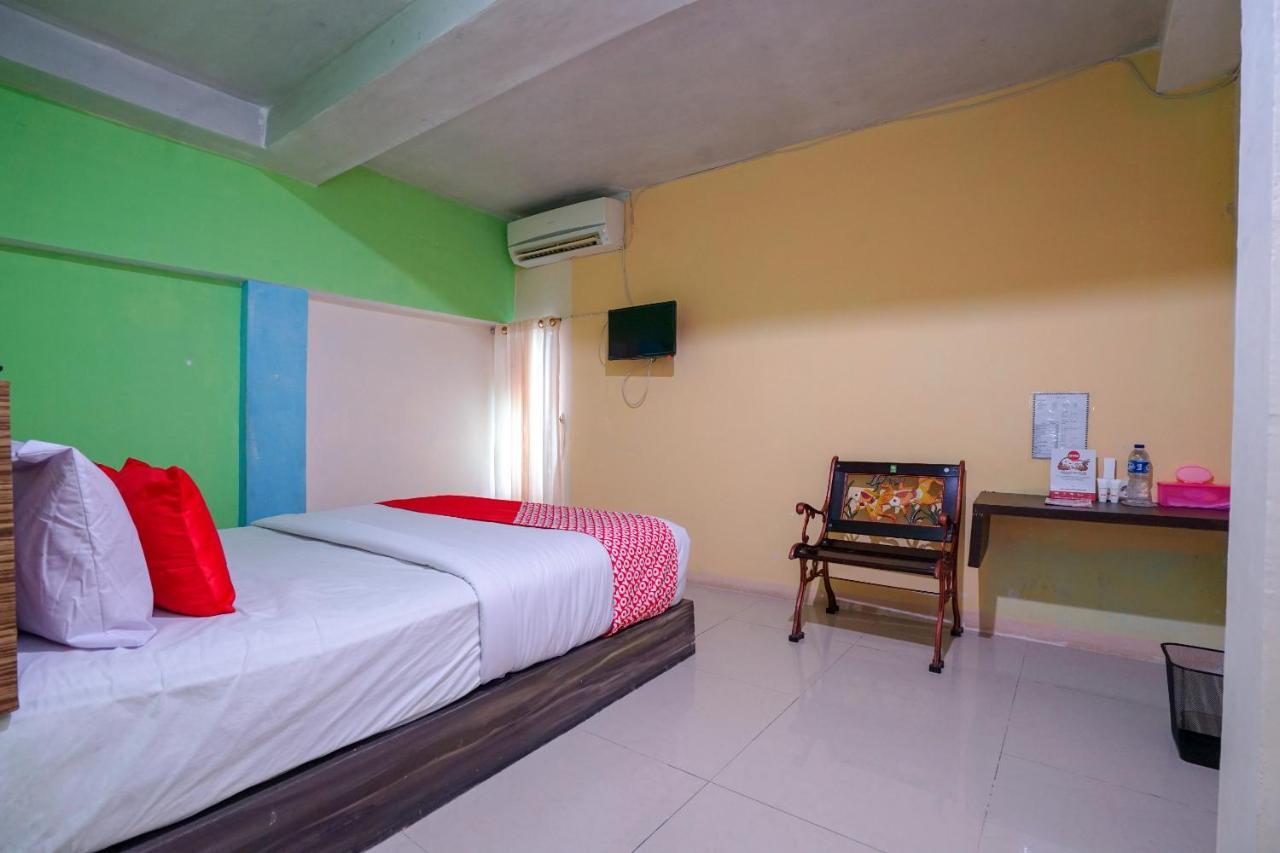 OYO 1495 Hotel Lendosis Palembang Buitenkant foto