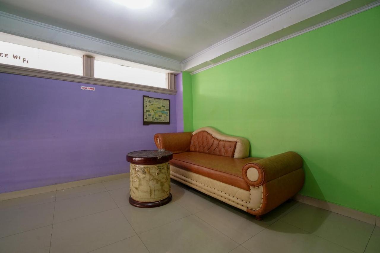 OYO 1495 Hotel Lendosis Palembang Buitenkant foto