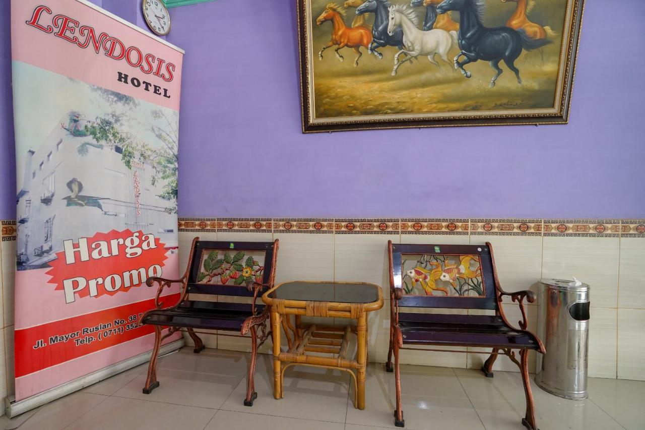 OYO 1495 Hotel Lendosis Palembang Buitenkant foto