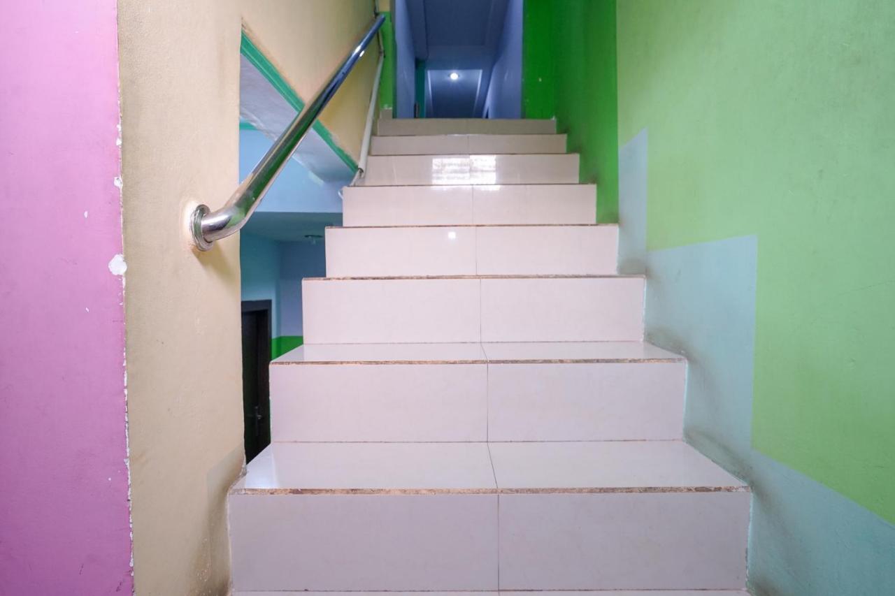 OYO 1495 Hotel Lendosis Palembang Buitenkant foto