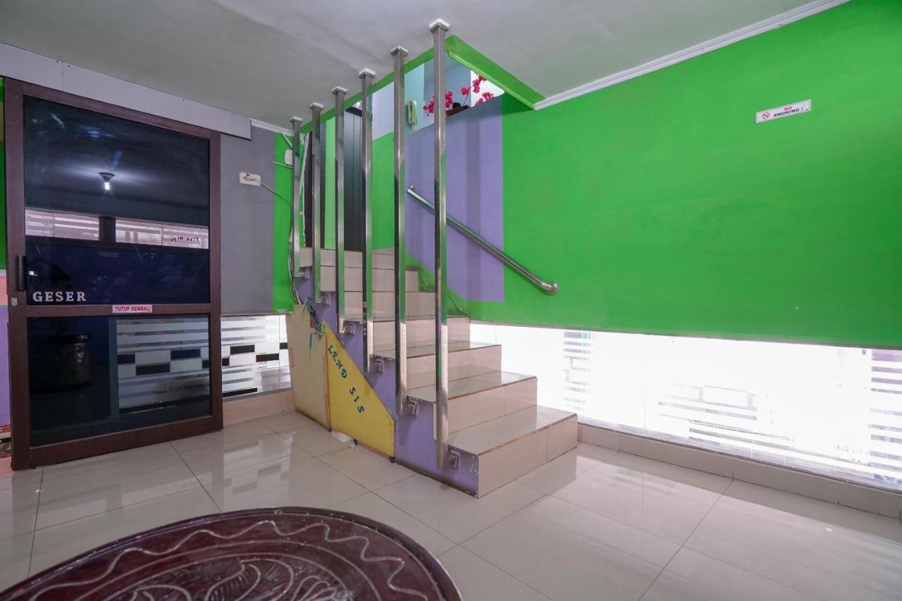 OYO 1495 Hotel Lendosis Palembang Buitenkant foto